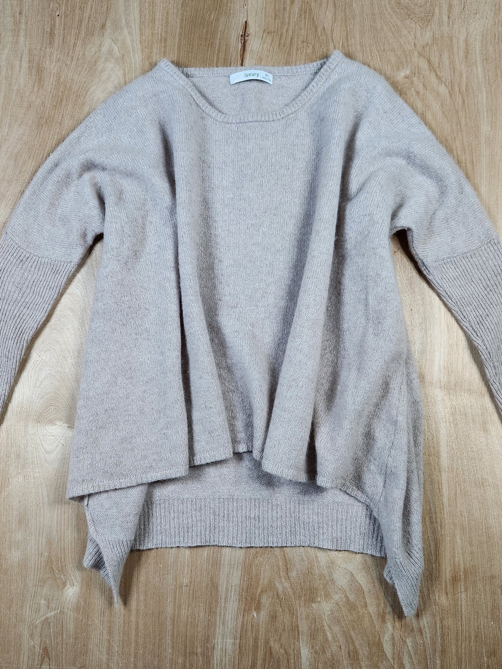 Subtle Luxury Womens Cashmere Oversized Crewneck Pullover Sweater In Beige M/L